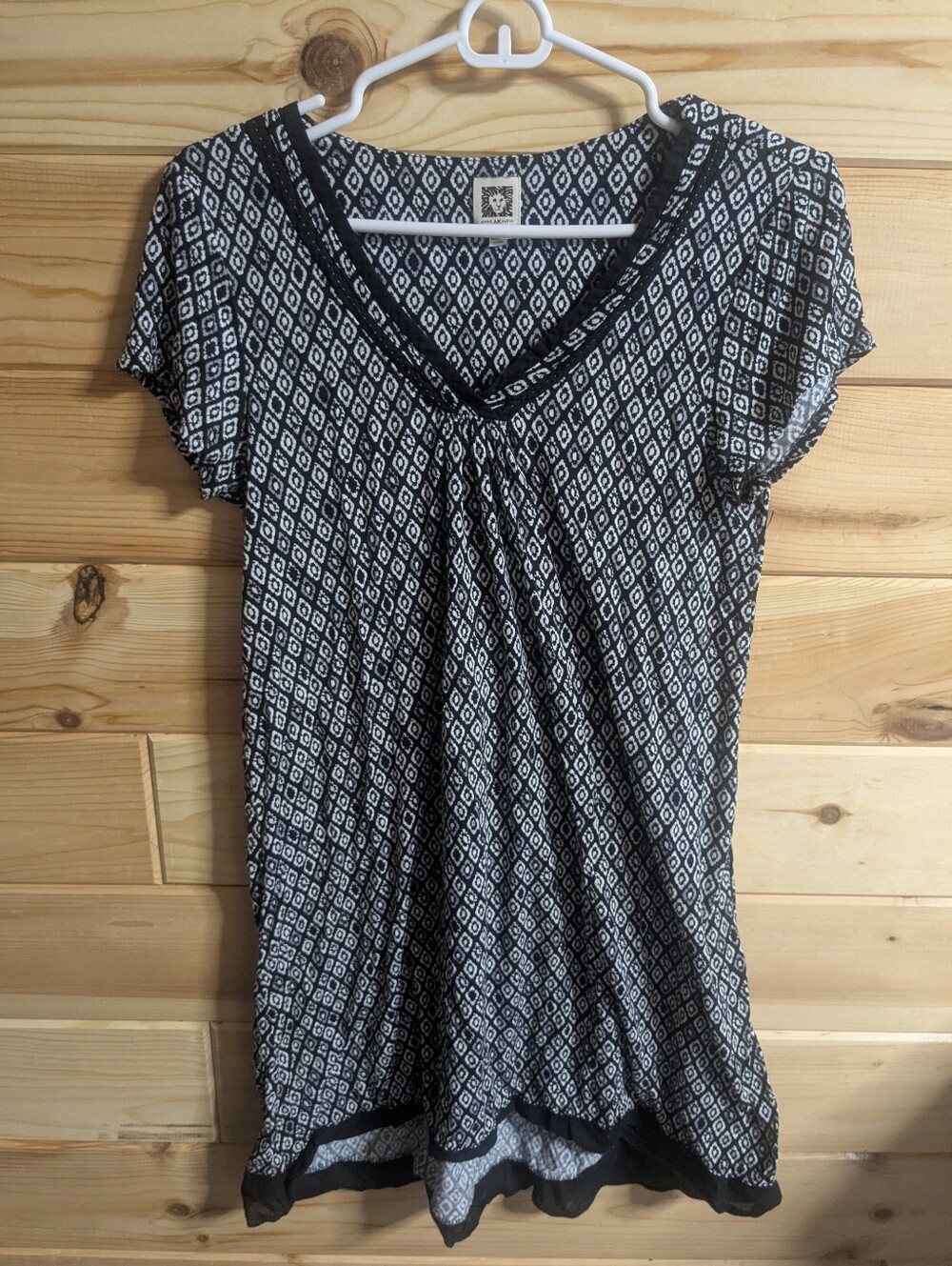 Anne Klein Small Black/White Floral V-neck Short Sleeve Top